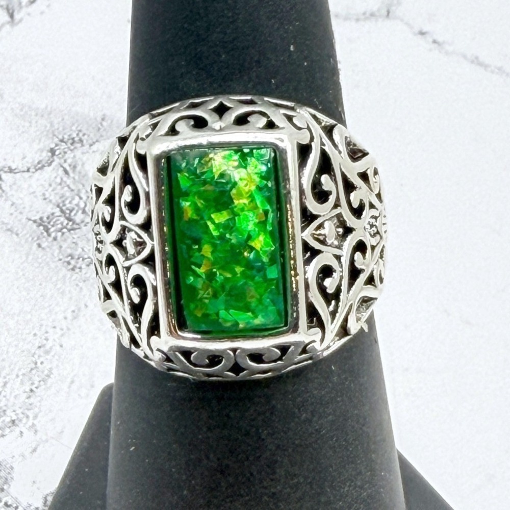 Silver Tone Green Foil Glass Statement Ring Size 7 Ornate Band See VIDEO